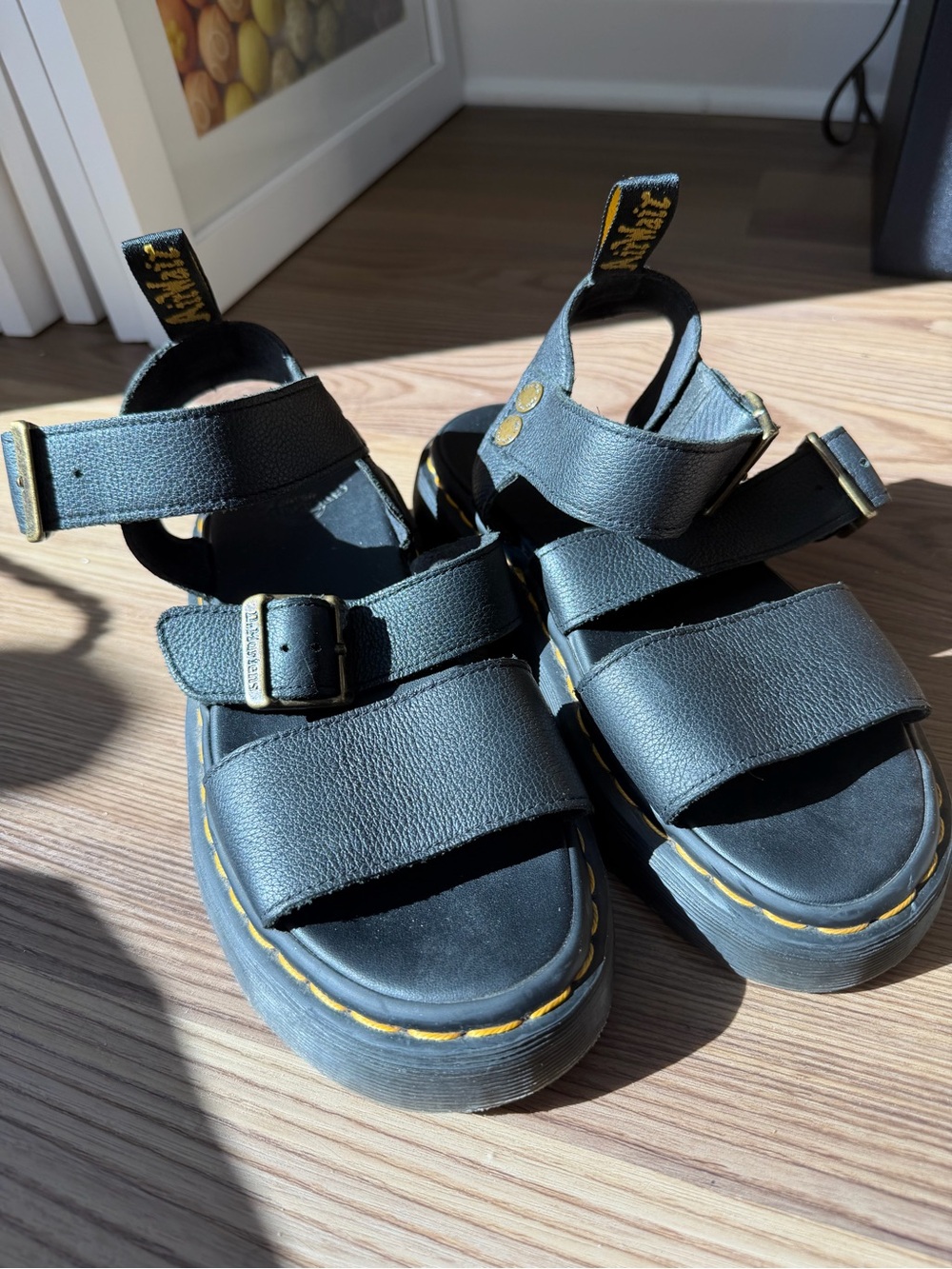 DR MARTEN GRYPHON PISA LEATHER PLATFORM SANDALS | DR MARTEN LEATHER SANDALS